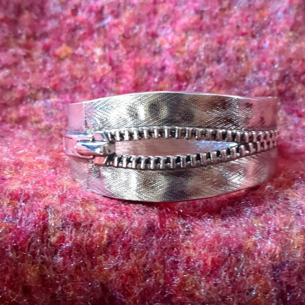 Zipper bracelet w/ spring loaded closure.